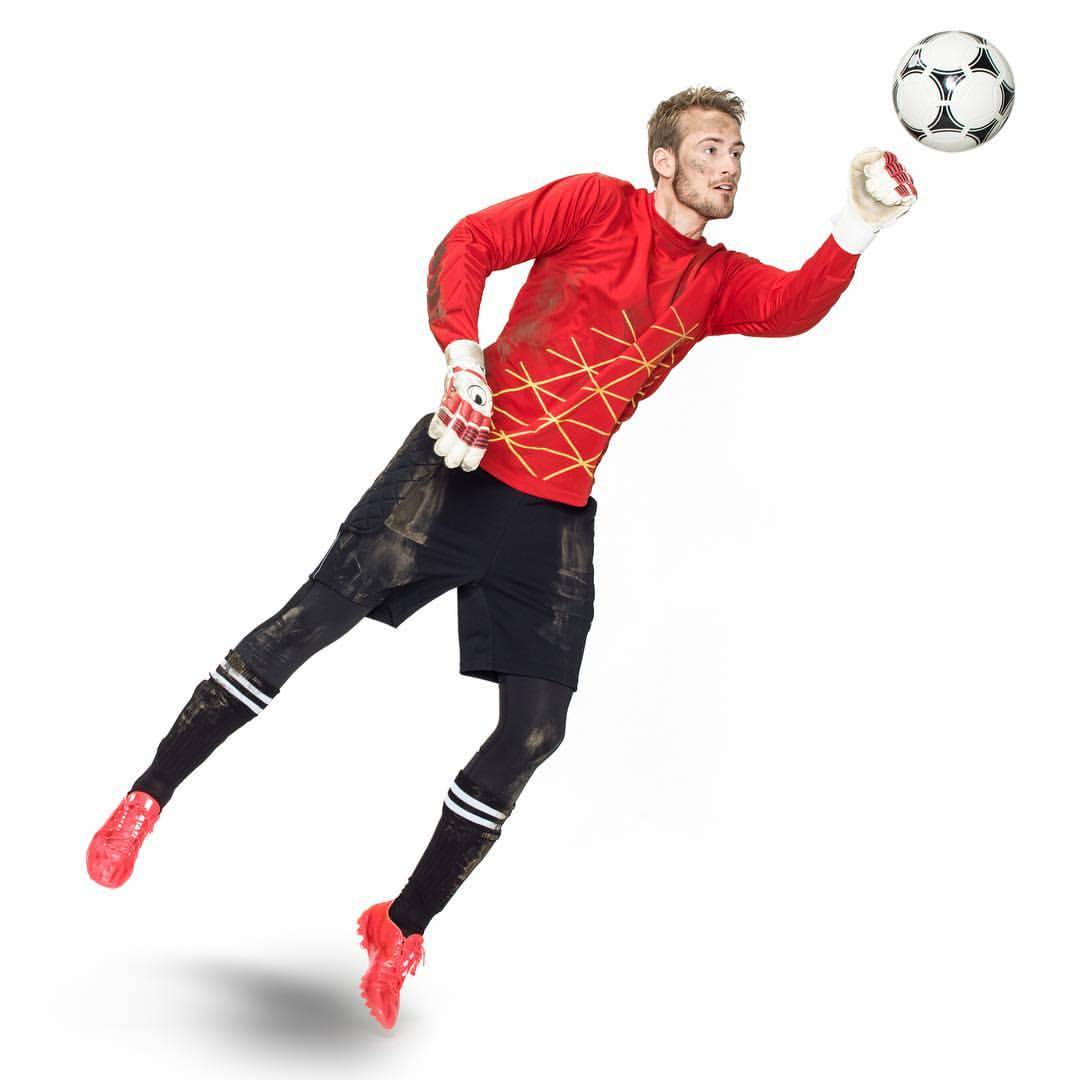 Sport-Make-up und Hairstyling für Fotoproduktionen für Sport Werbung, Torwart matchig, schmutzig gestylt