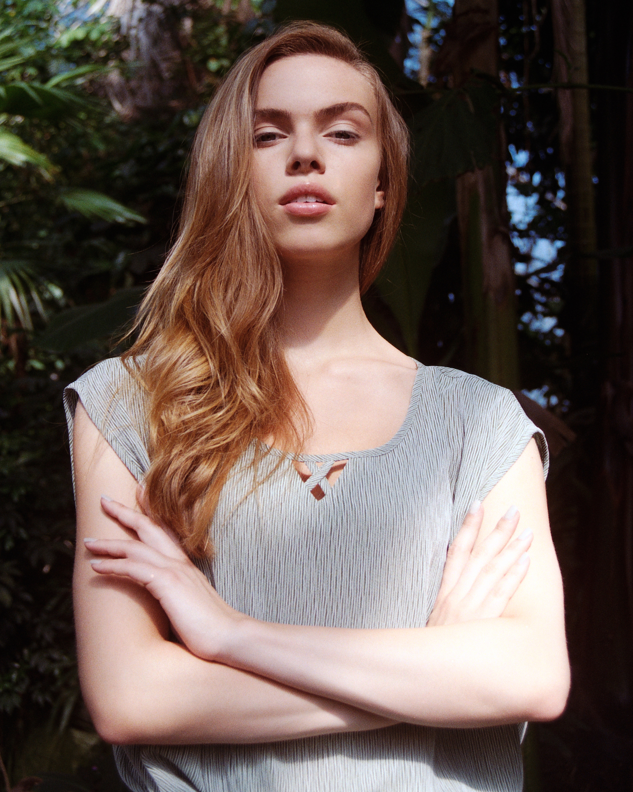 no Make-up - Make-up no-mascara Model mit leichter Bewegung im Haar