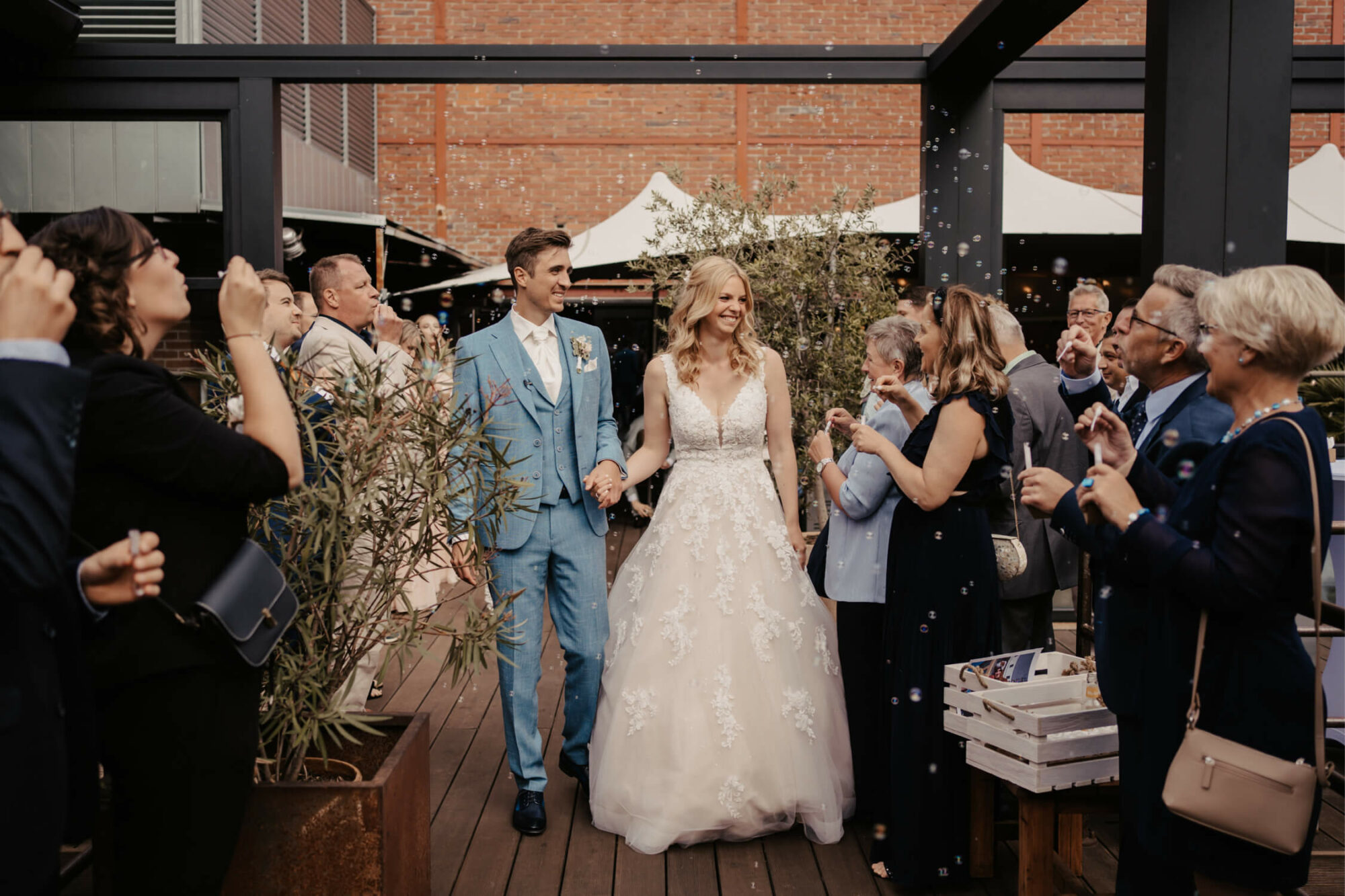 Düsseldorf halboffene Brautfrisur mit leichten Wellen