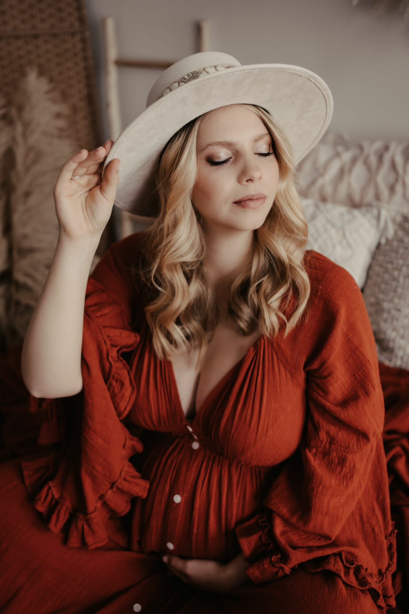 Soft-Glam-Make-up für Babybauch-Fotos