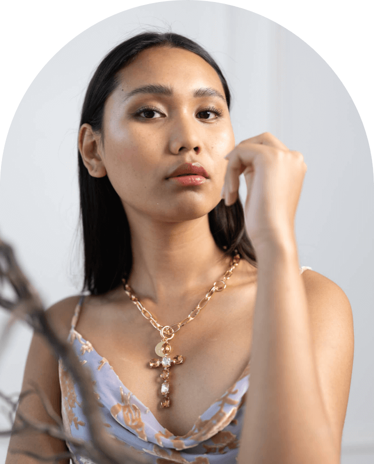 Modemake-up bei einem asiatischen Modell