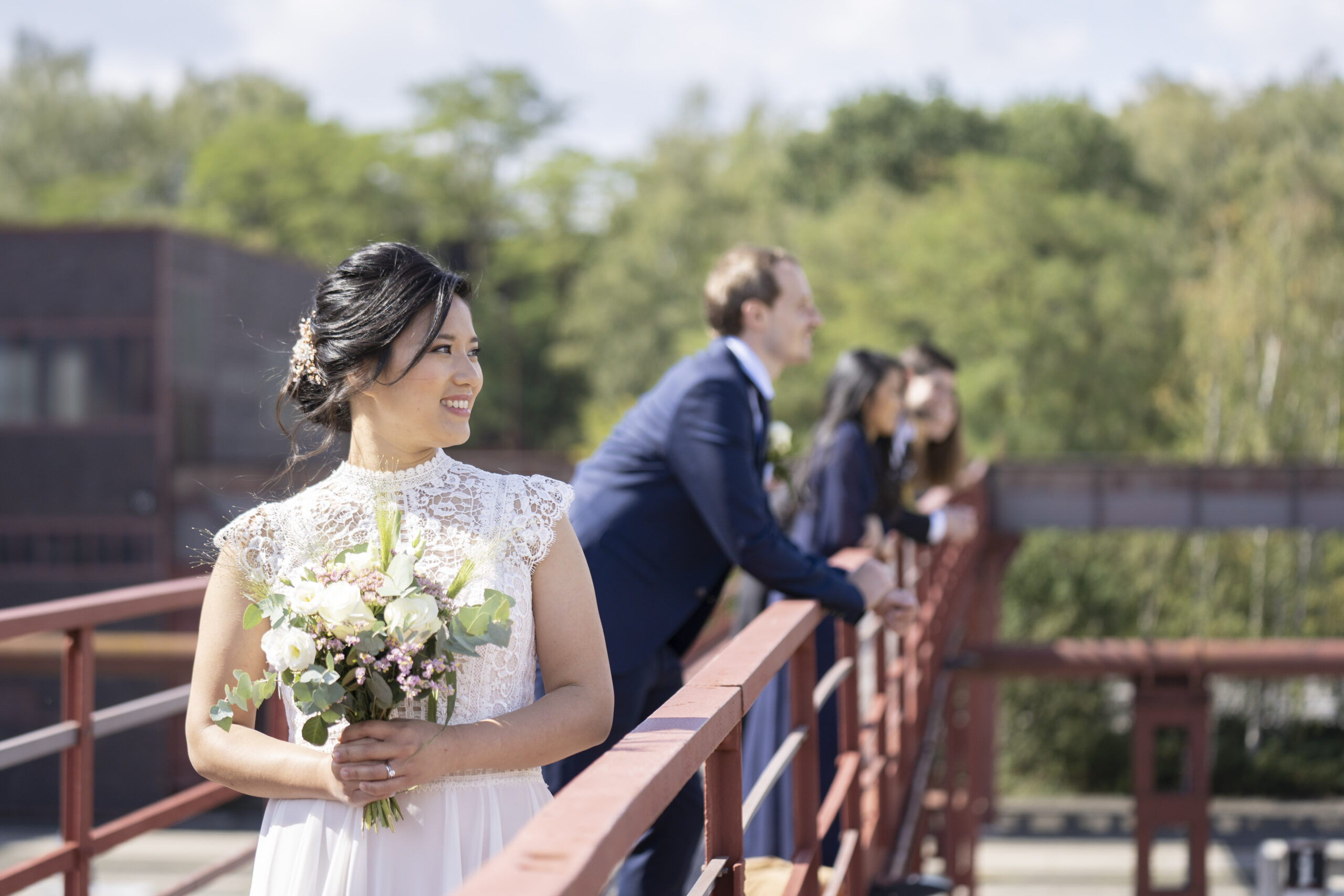 asiatische Braut outdoorportrait