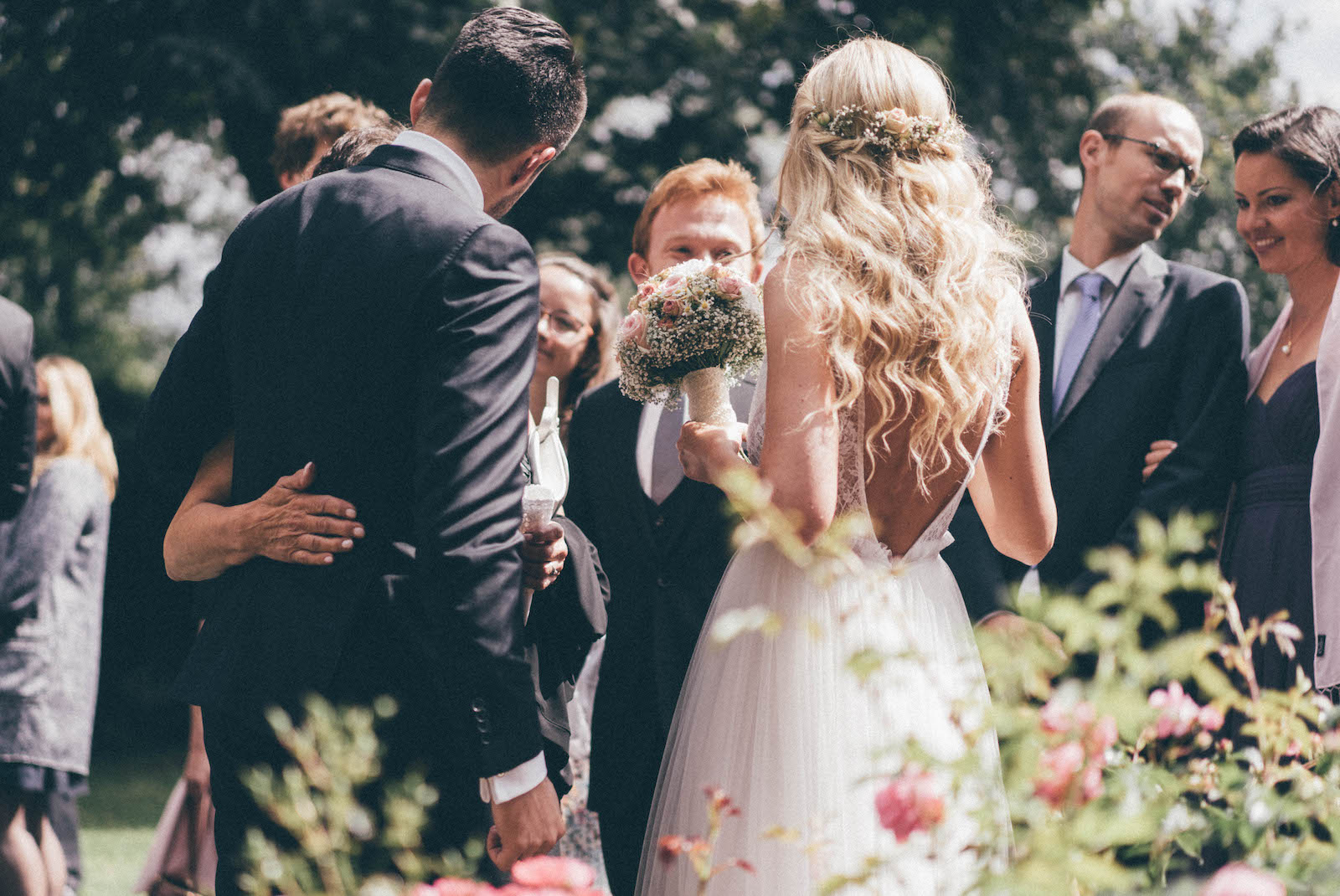 Half up bridal hairstyle - Brautfrisur mit echten Blumen